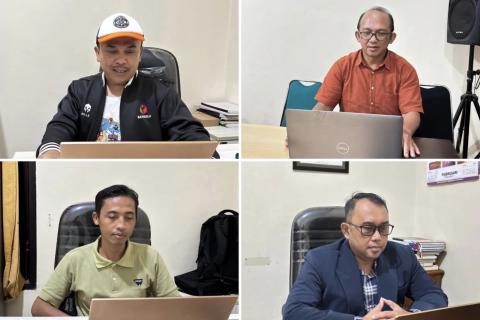 Anggota Bawaslu Kabupaten Grobogan saat mengikuti zoom meeting, dari kiri atas Moh Syahirul Alim, Agus Purnama, D. Ari Hartanta dan Amal Nur Ngazis.